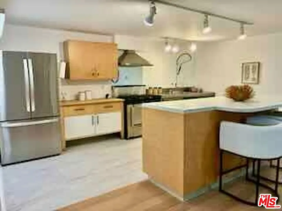 615 Hampton Drive #C101 Los Angeles, CA 90291