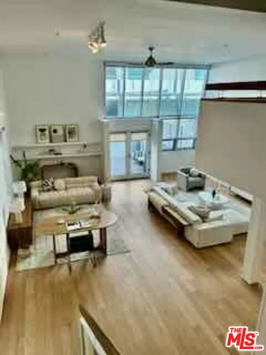 615 Hampton Drive #C101 Los Angeles, CA 90291