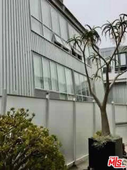 615 Hampton Drive #C101 Los Angeles, CA 90291
