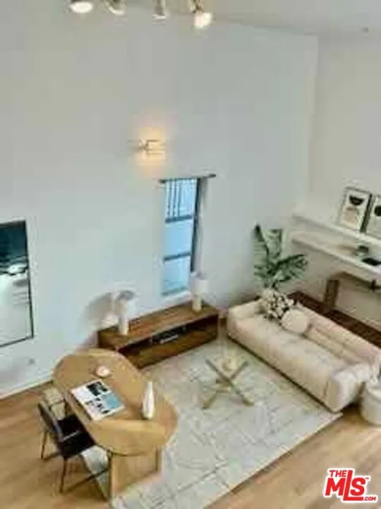 615 Hampton Drive #C101 Los Angeles, CA 90291