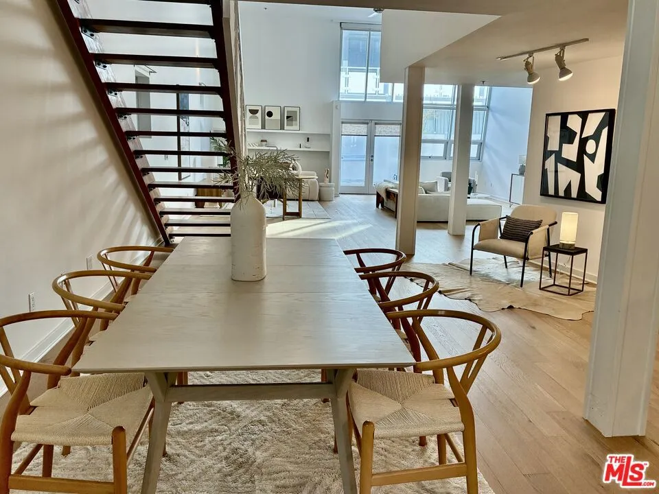 615 Hampton Drive #C101 Los Angeles, CA 90291