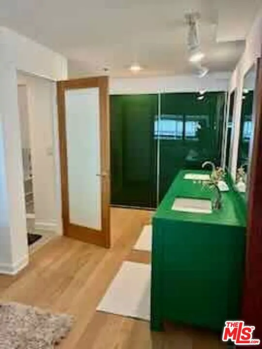 615 Hampton Drive #C101 Los Angeles, CA 90291