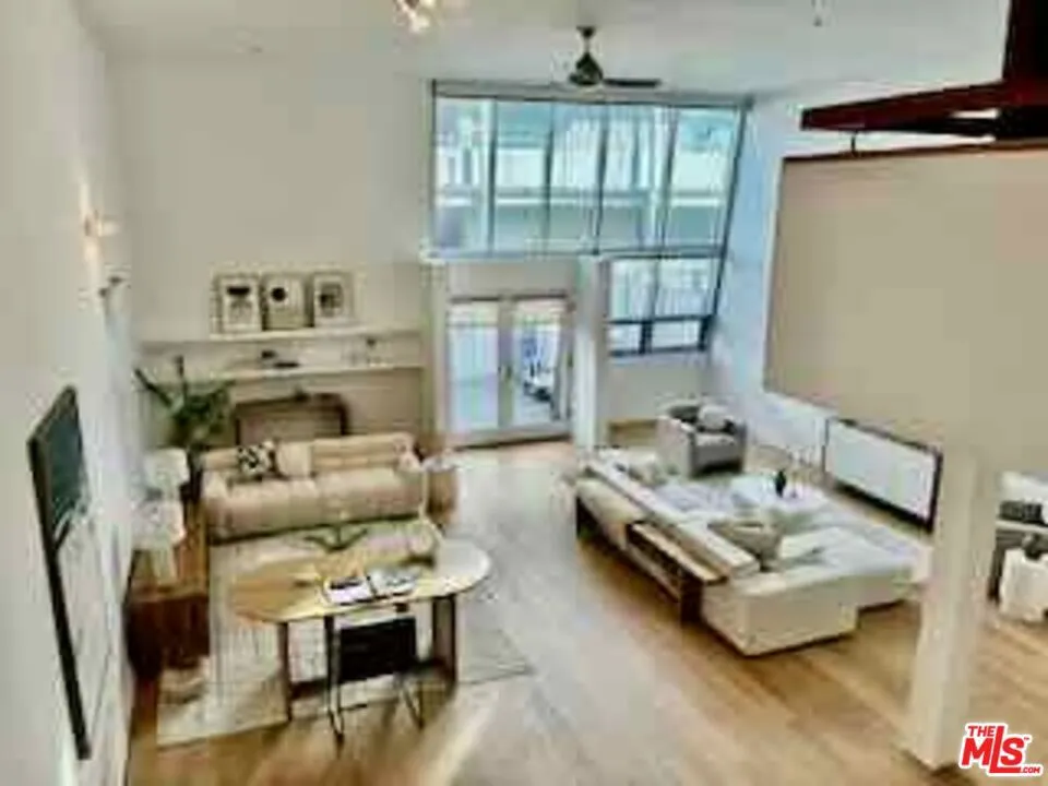 615 Hampton Drive #C101 Los Angeles, CA 90291