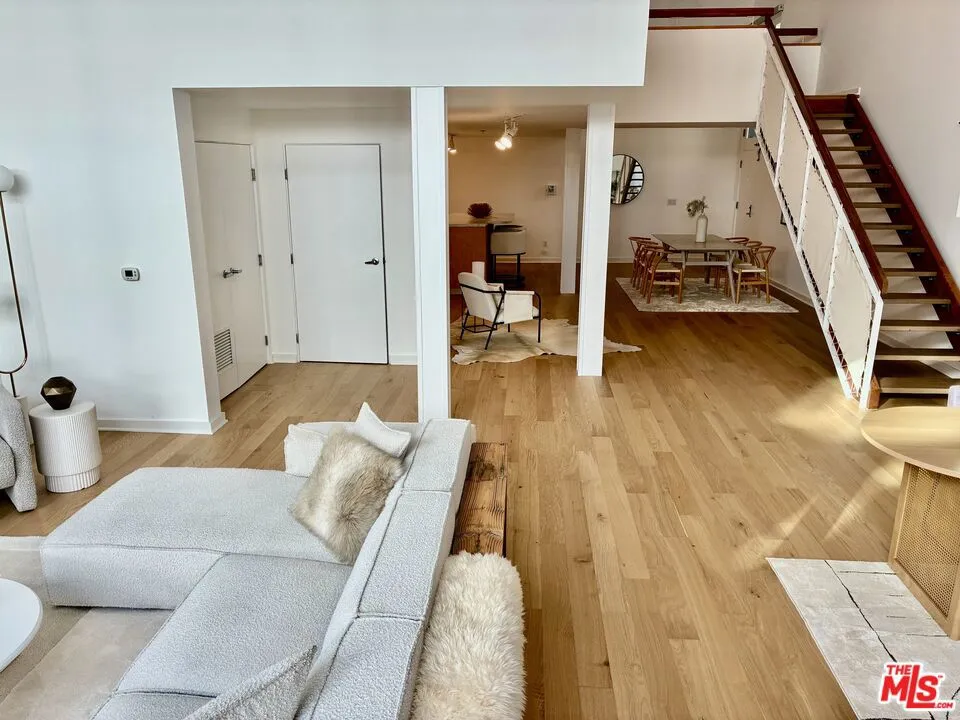 615 Hampton Drive #C101 Los Angeles, CA 90291