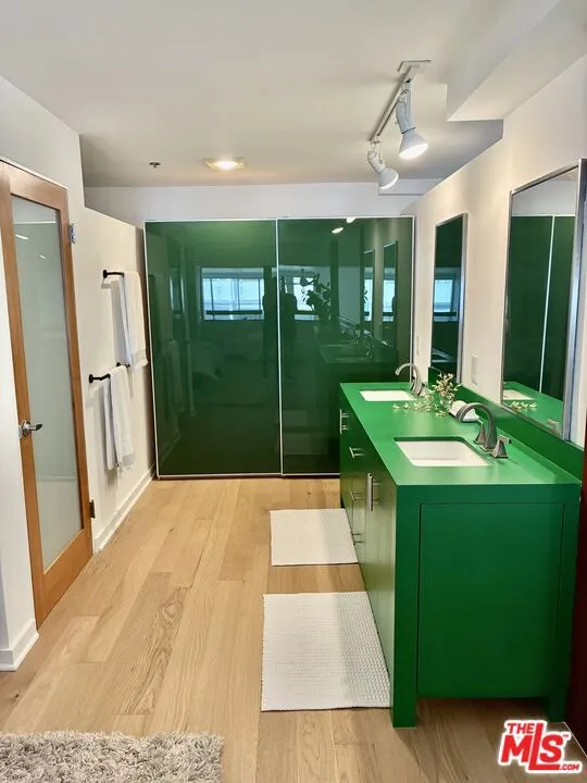 615 Hampton Drive #C101 Los Angeles, CA 90291
