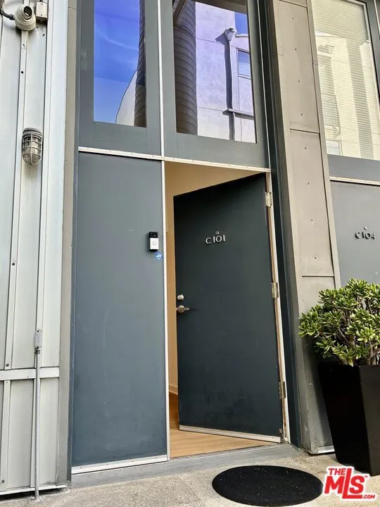 615 Hampton Drive #C101 Los Angeles, CA 90291