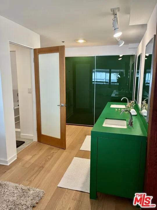 615 Hampton Drive #C101 Los Angeles, CA 90291