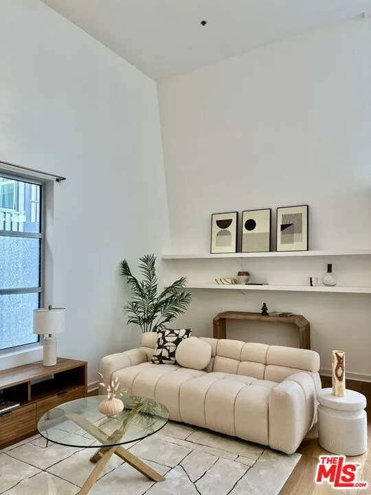615 Hampton Drive #C101 Los Angeles, CA 90291