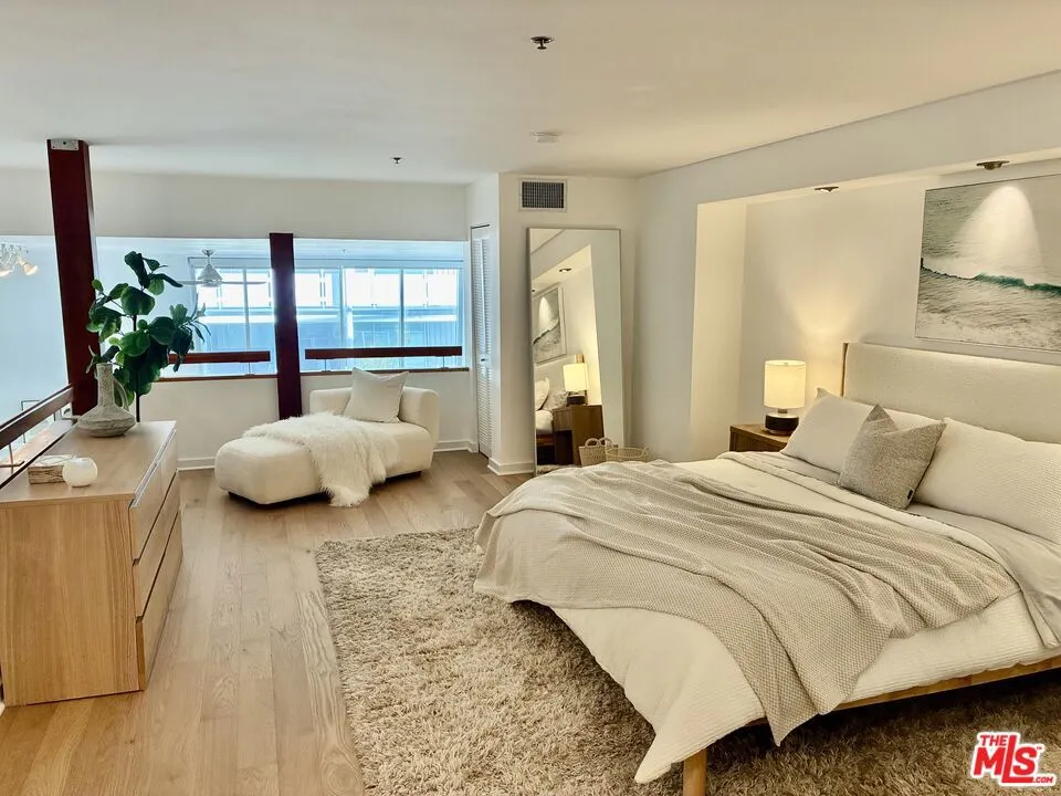 615 Hampton Drive #C101 Los Angeles, CA 90291