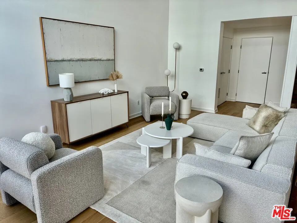 615 Hampton Drive #C101 Los Angeles, CA 90291