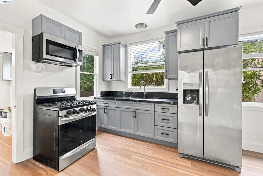6414 Herzog St Oakland, CA 94608