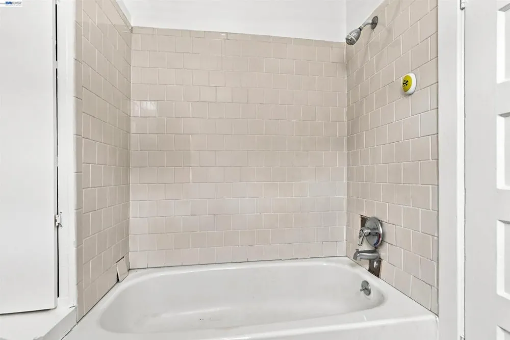 6414 Herzog St Oakland, CA 94608