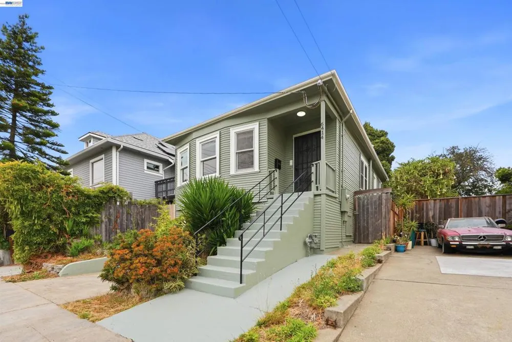 6414 Herzog St Oakland, CA 94608