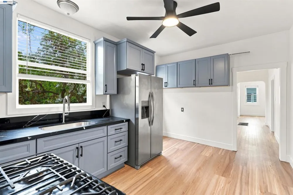 6414 Herzog St Oakland, CA 94608
