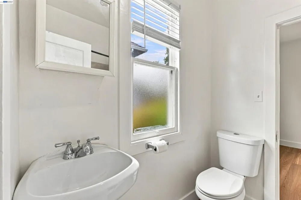 6414 Herzog St Oakland, CA 94608