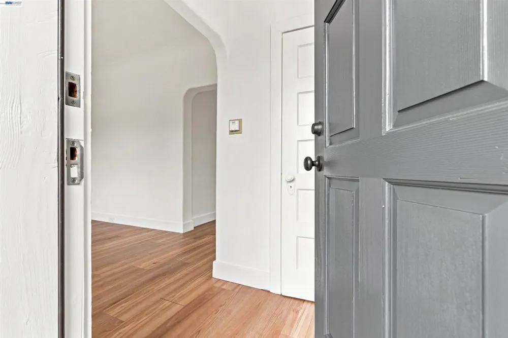 6414 Herzog St Oakland, CA 94608