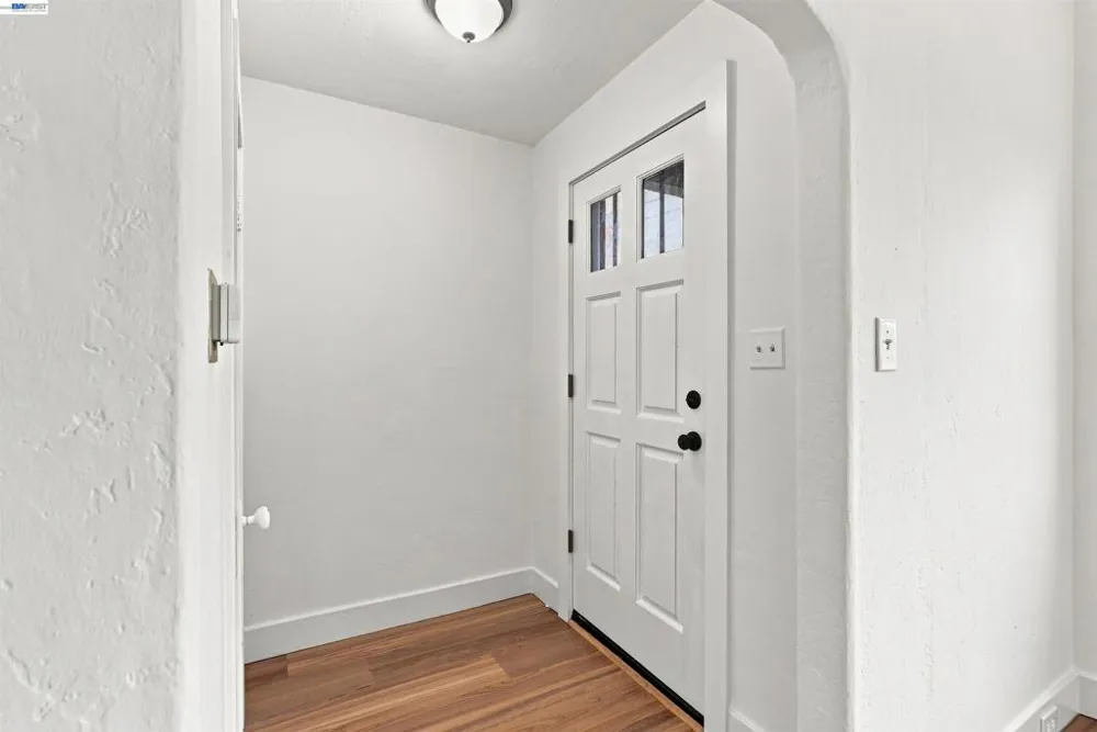 6414 Herzog St Oakland, CA 94608