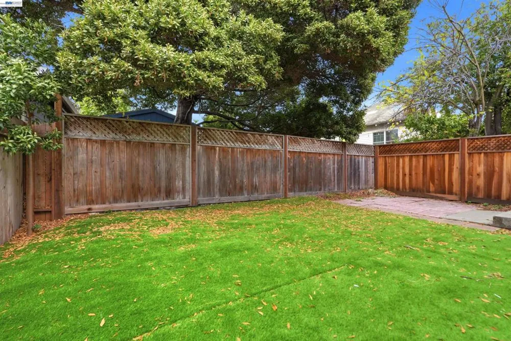 6414 Herzog St Oakland, CA 94608