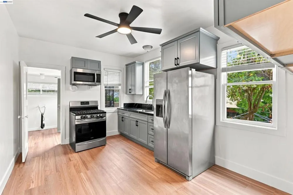 6414 Herzog St Oakland, CA 94608