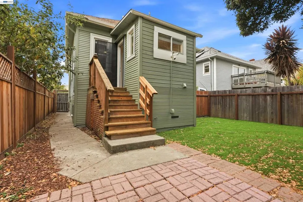 6414 Herzog St Oakland, CA 94608