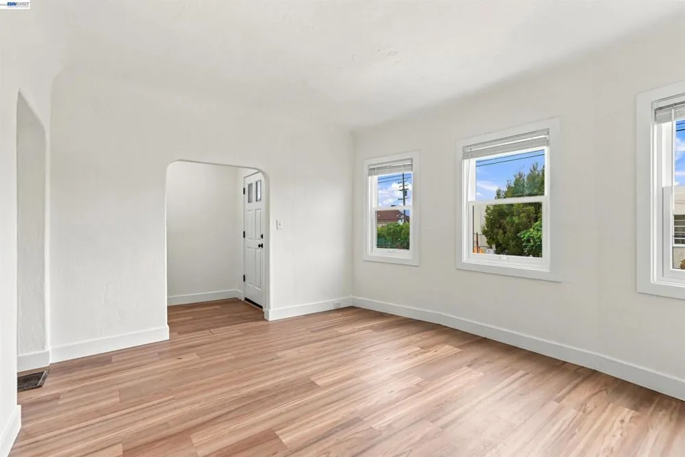 6414 Herzog St Oakland, CA 94608
