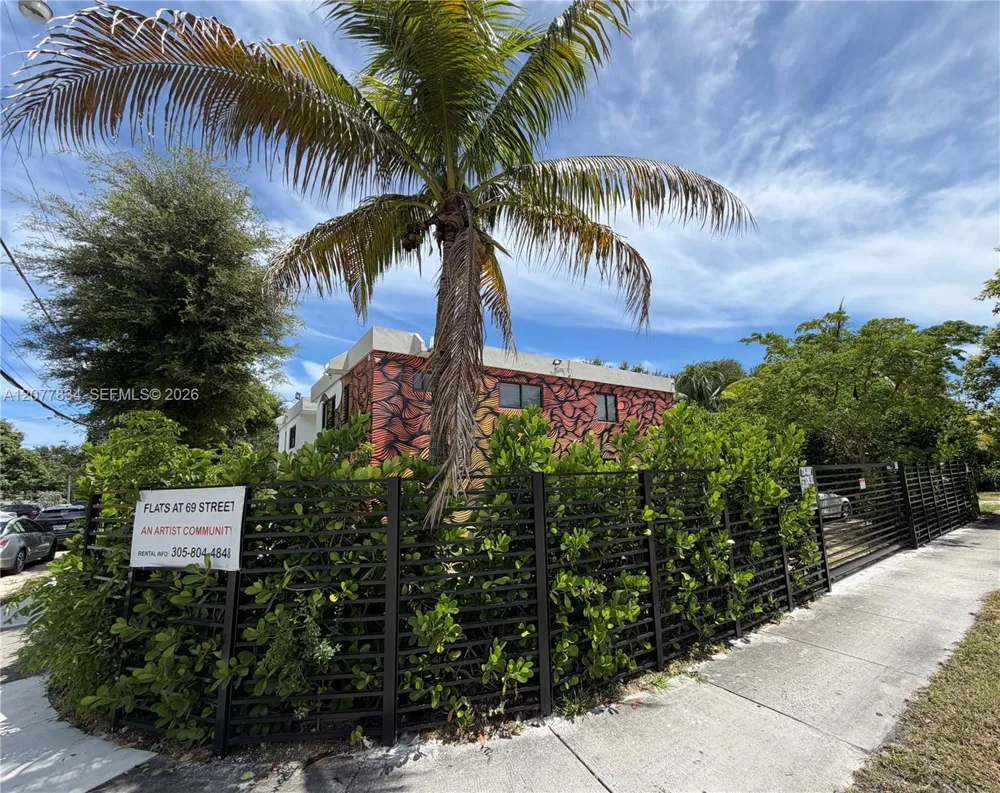 190 NW 69th St #3 Miami, FL 33150
