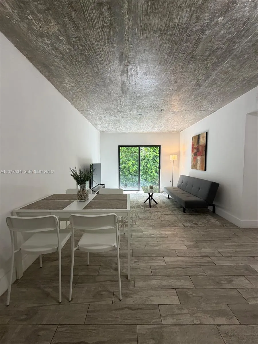 190 NW 69th St #3 Miami, FL 33150
