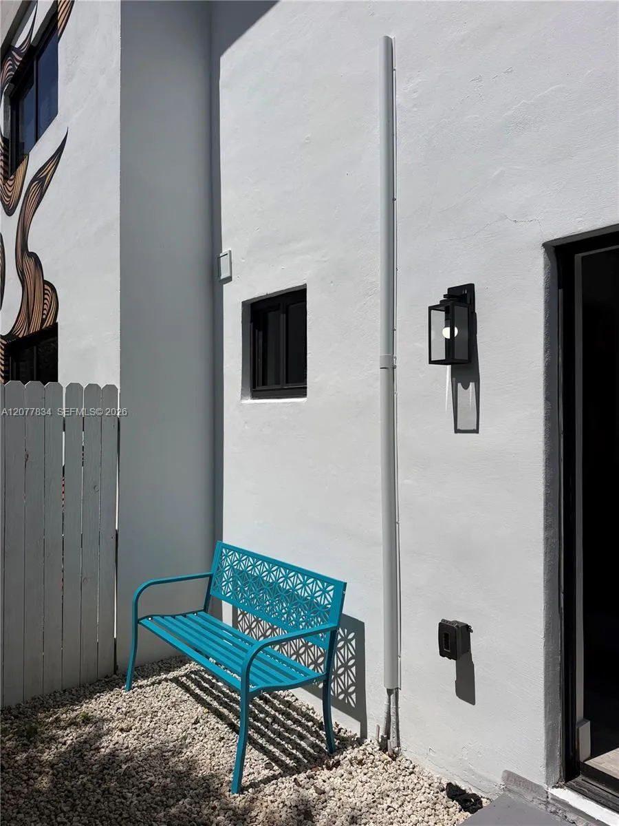 190 NW 69th St #3 Miami, FL 33150