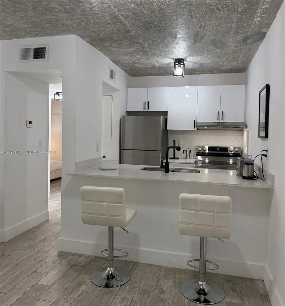 190 NW 69th St #3 Miami, FL 33150