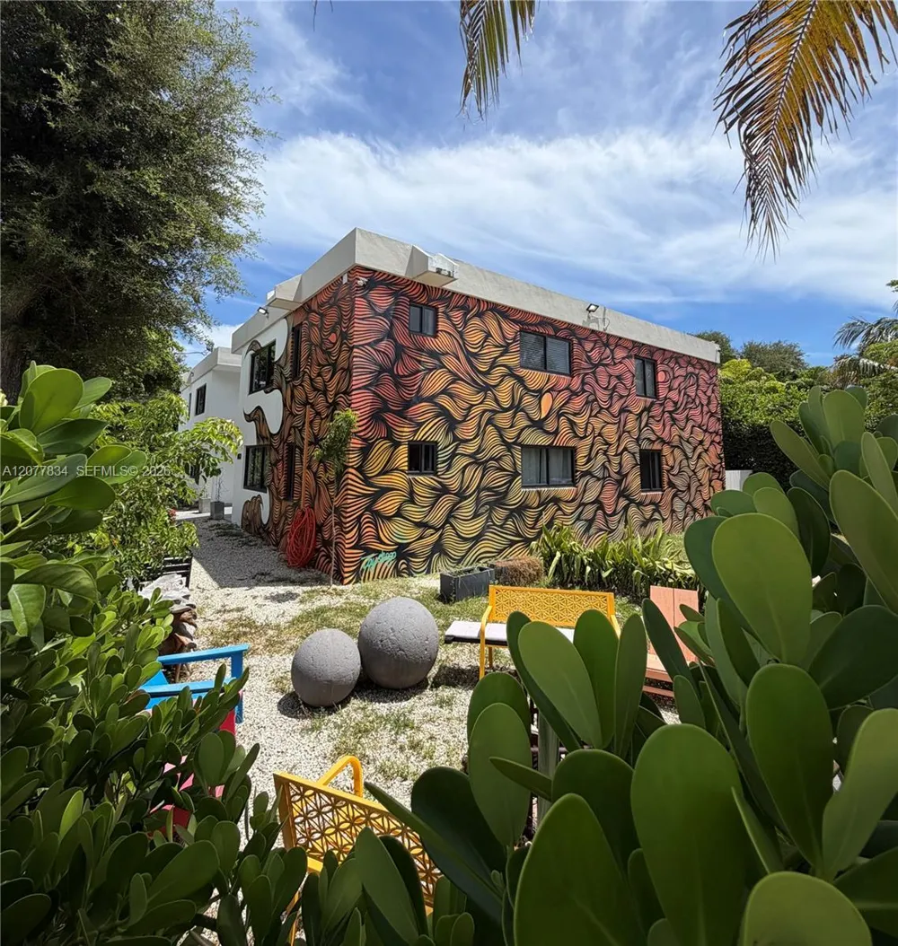 190 NW 69th St #3 Miami, FL 33150