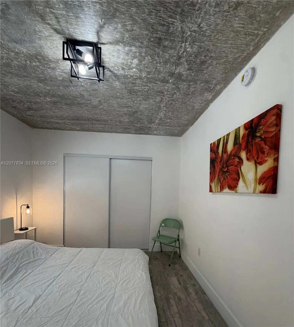 190 NW 69th St #3 Miami, FL 33150