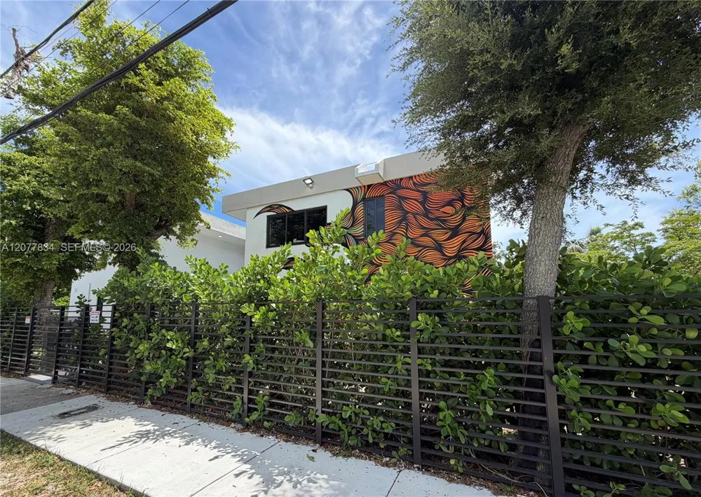 190 NW 69th St #3 Miami, FL 33150
