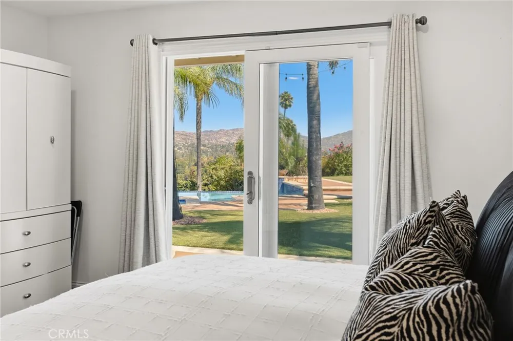 23365 Calvert Street Woodland Hills, CA 91367