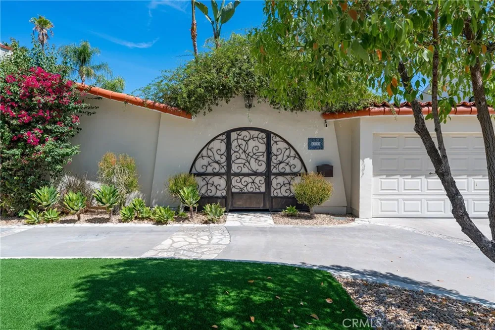 23365 Calvert Street Woodland Hills, CA 91367