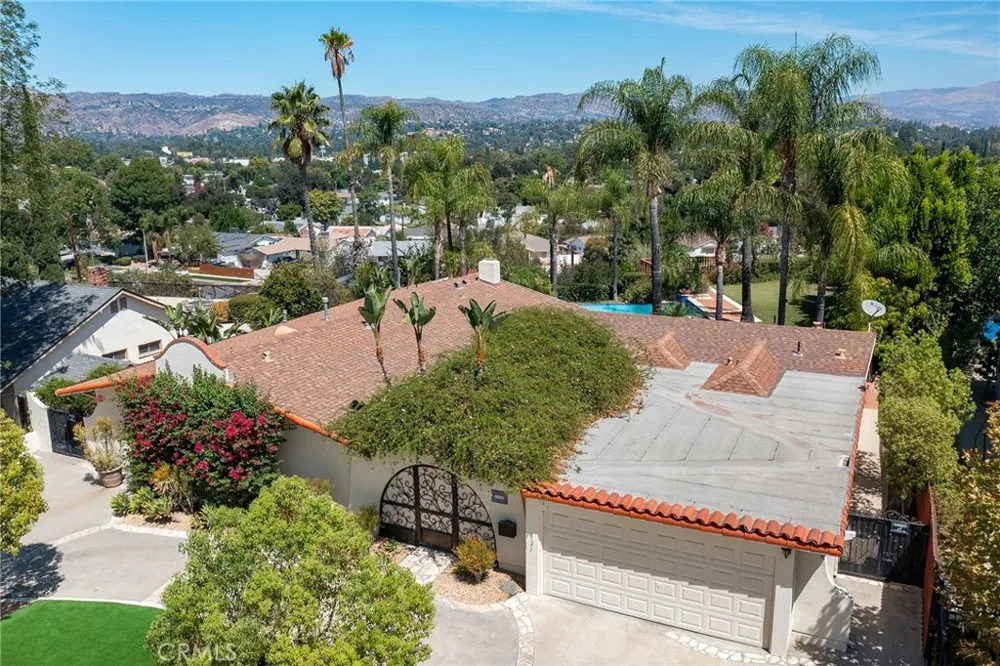 23365 Calvert Street Woodland Hills, CA 91367