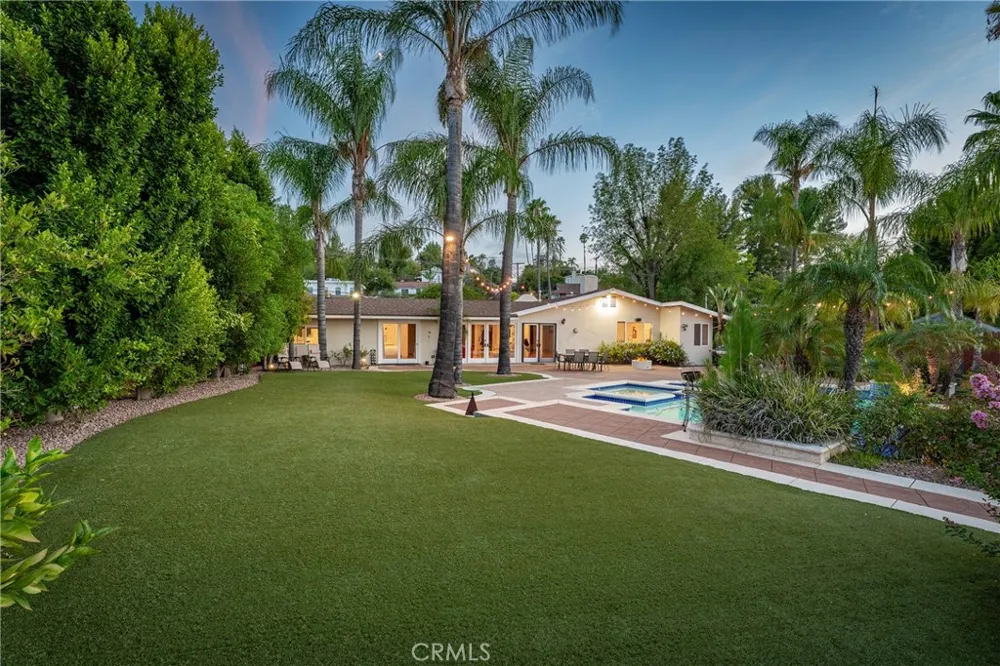 23365 Calvert Street Woodland Hills, CA 91367