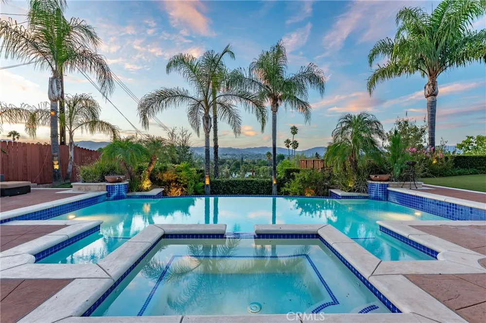 23365 Calvert Street Woodland Hills, CA 91367