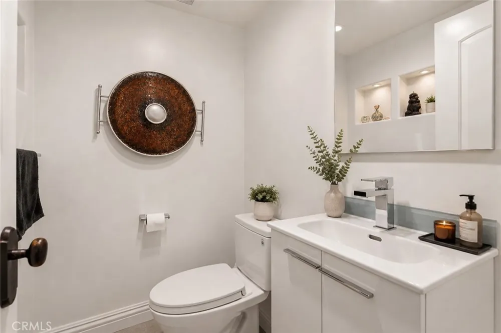 23365 Calvert Street Woodland Hills, CA 91367