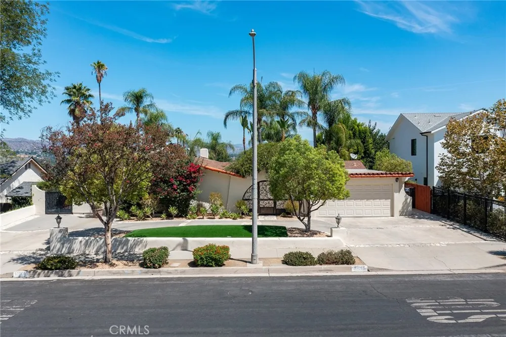 23365 Calvert Street Woodland Hills, CA 91367