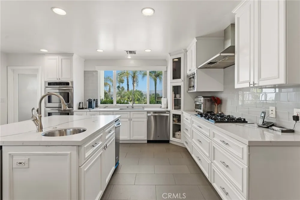 23365 Calvert Street Woodland Hills, CA 91367