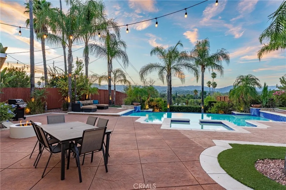 23365 Calvert Street Woodland Hills, CA 91367