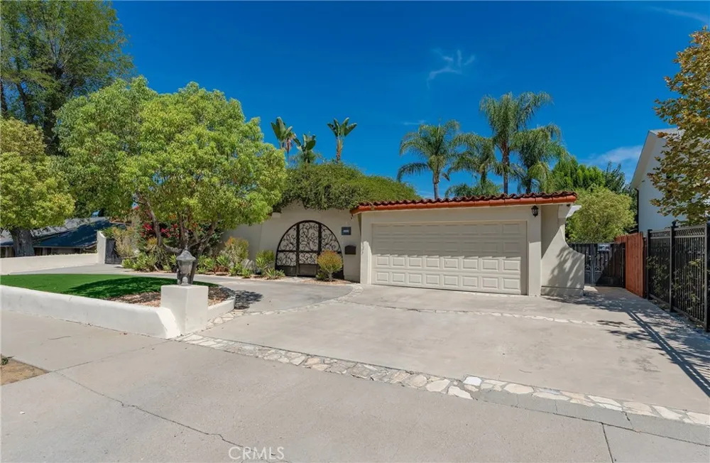23365 Calvert Street Woodland Hills, CA 91367