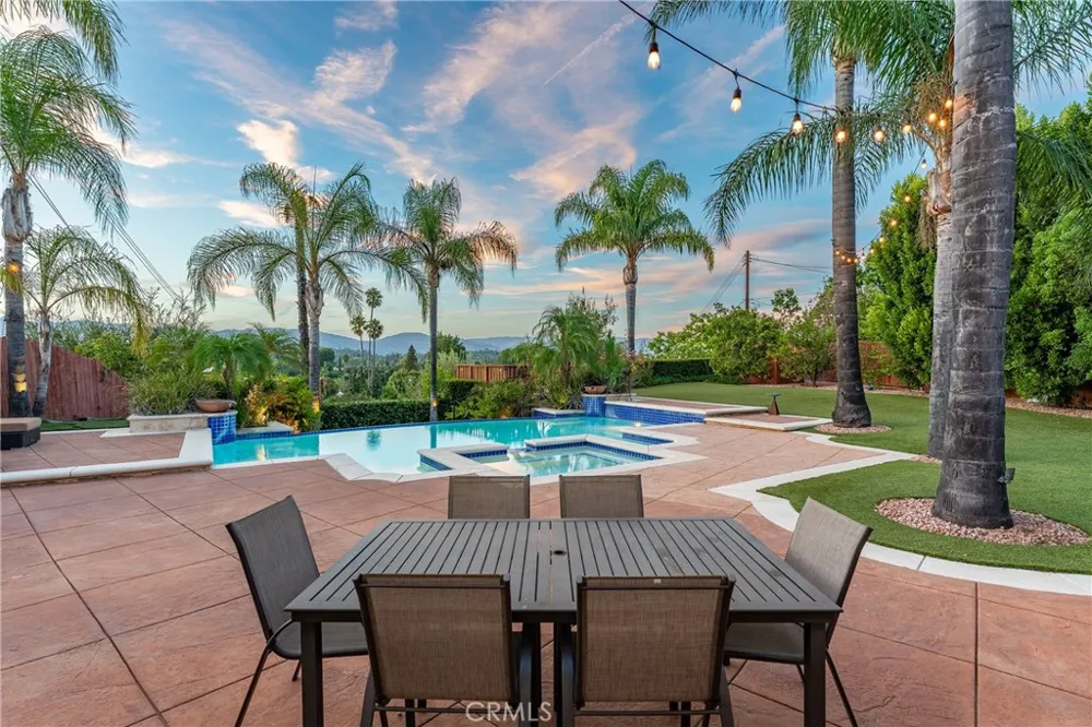 23365 Calvert Street Woodland Hills, CA 91367