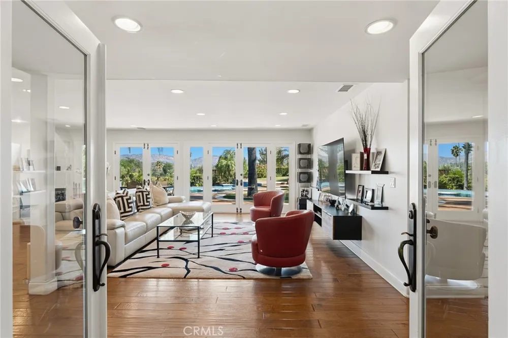 23365 Calvert Street Woodland Hills, CA 91367