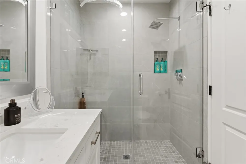 23365 Calvert Street Woodland Hills, CA 91367