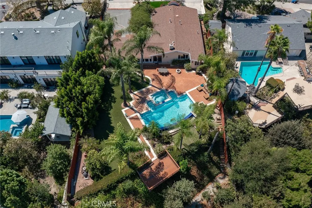 23365 Calvert Street Woodland Hills, CA 91367