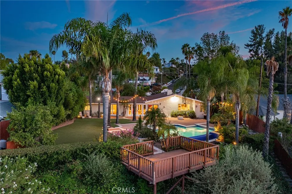 23365 Calvert Street Woodland Hills, CA 91367