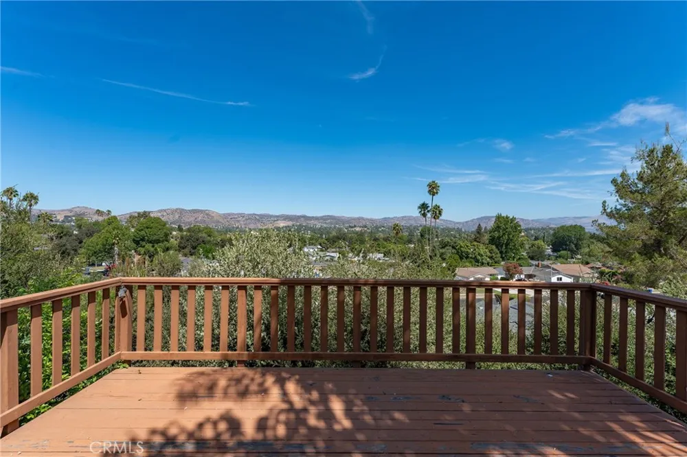 23365 Calvert Street Woodland Hills, CA 91367
