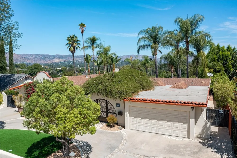 23365 Calvert Street Woodland Hills, CA 91367