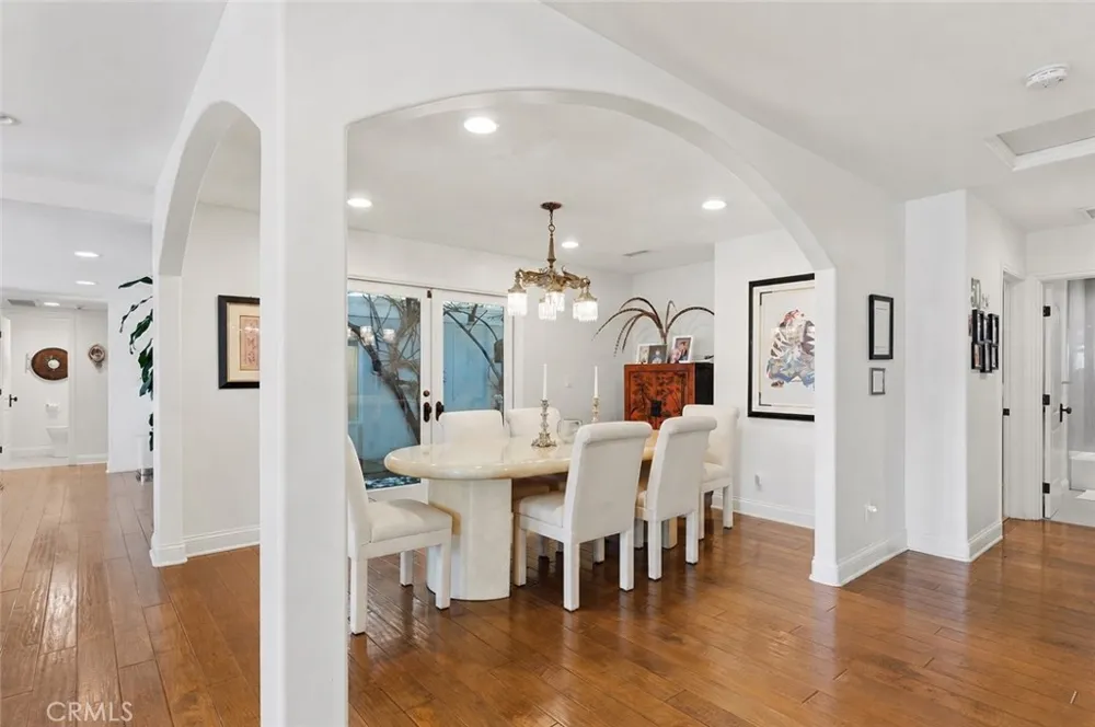23365 Calvert Street Woodland Hills, CA 91367